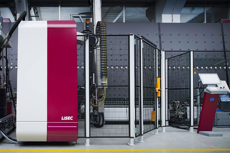 LiSEC-Glasbearbeitungsanlage in der Fertigung – moderne Produktionslinie für Isolierglas